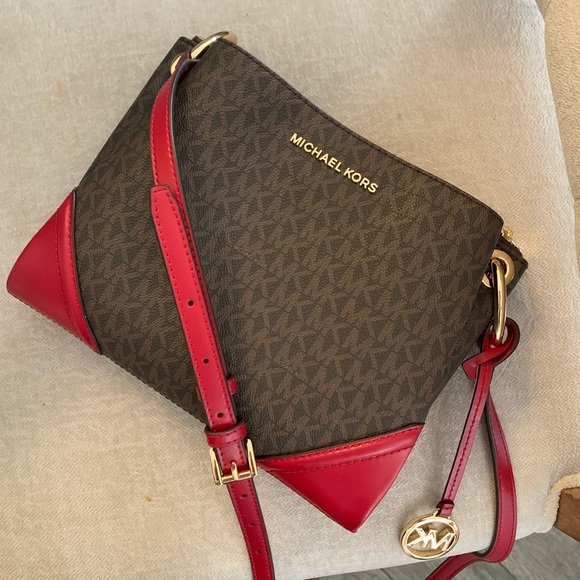 New MK Crossbody ♥️ - Picture 2 of 7